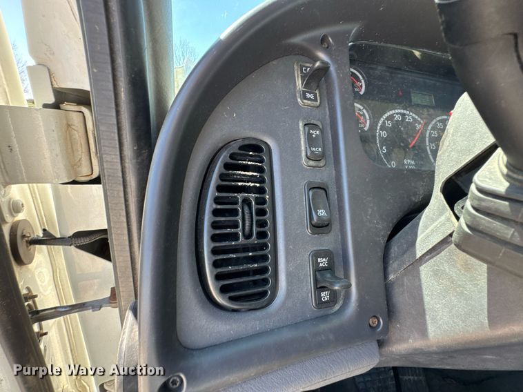 image for item DO0770 2009 Freightliner Business Class M2 bucket truck