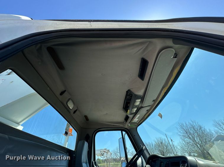 image for item DO0770 2009 Freightliner Business Class M2 bucket truck