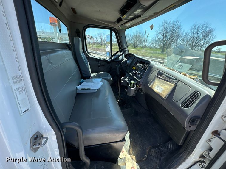 image for item DO0770 2009 Freightliner Business Class M2 bucket truck