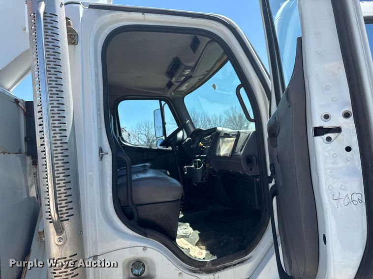 image for item DO0770 2009 Freightliner Business Class M2 bucket truck