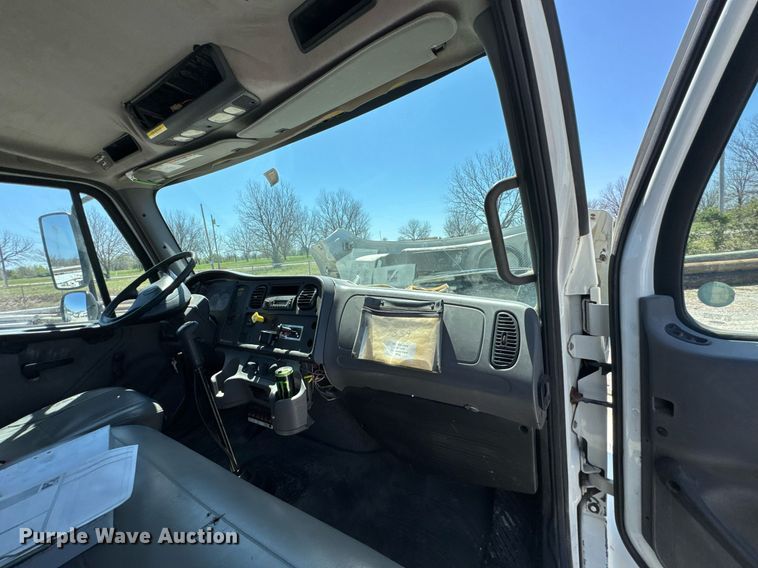 image for item DO0770 2009 Freightliner Business Class M2 bucket truck