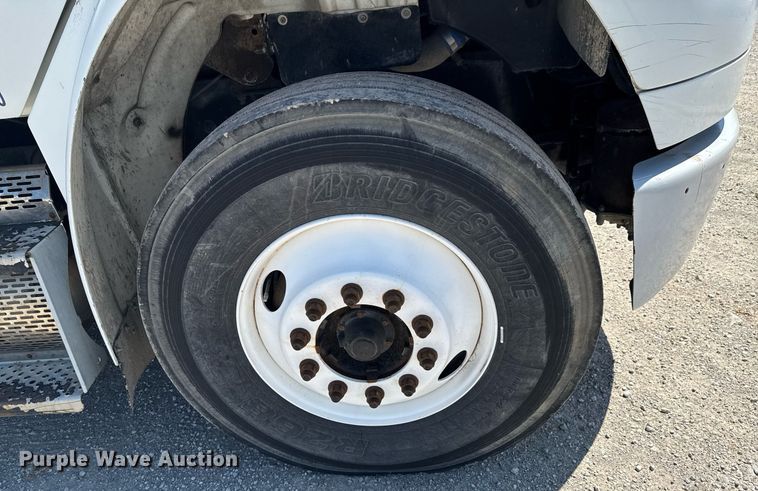 image for item DO0770 2009 Freightliner Business Class M2 bucket truck