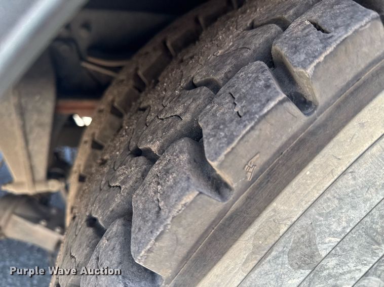 image for item DO0770 2009 Freightliner Business Class M2 bucket truck