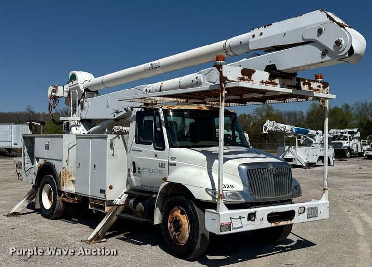 image for item DO0771 2008 International 4300 bucket truck