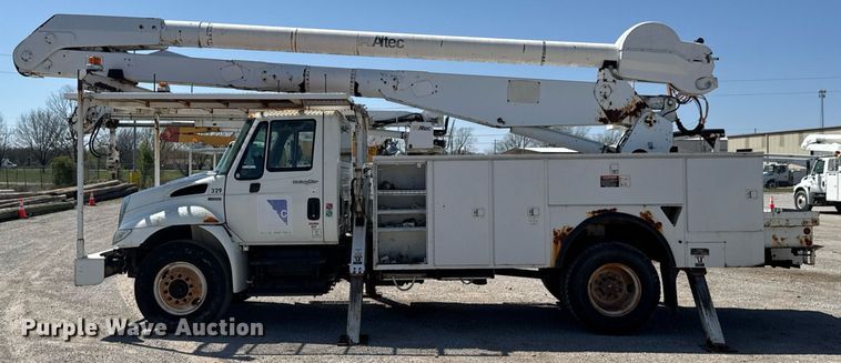 image for item DO0771 2008 International 4300 bucket truck