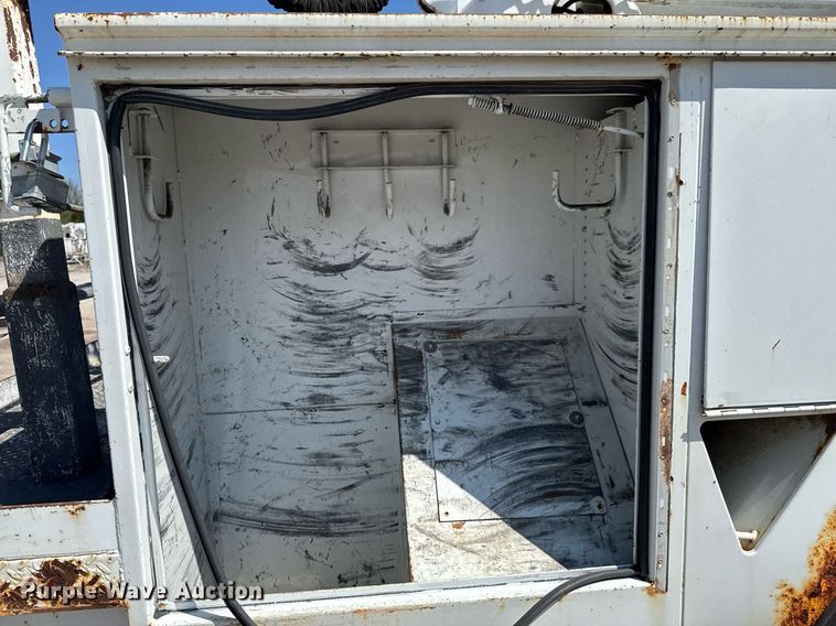 image for item DO0771 2008 International 4300 bucket truck