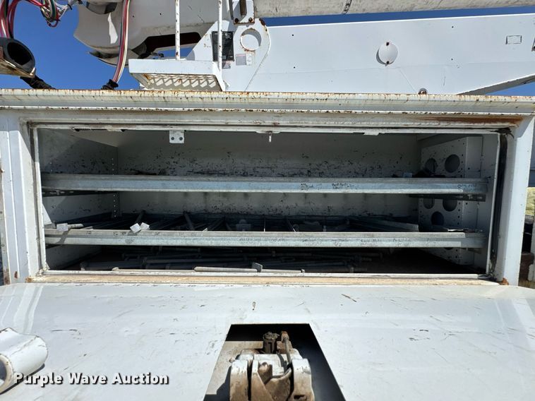 image for item DO0771 2008 International 4300 bucket truck