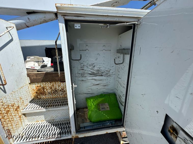 image for item DO0771 2008 International 4300 bucket truck