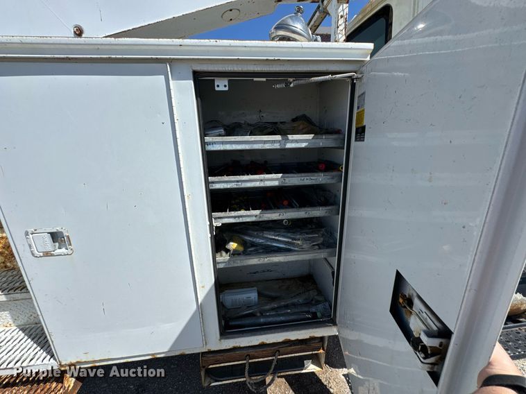 image for item DO0771 2008 International 4300 bucket truck