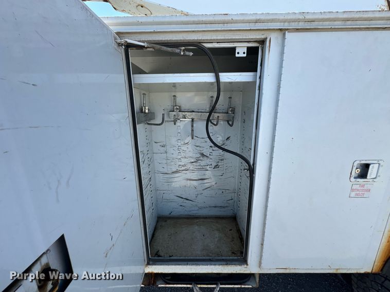 image for item DO0771 2008 International 4300 bucket truck