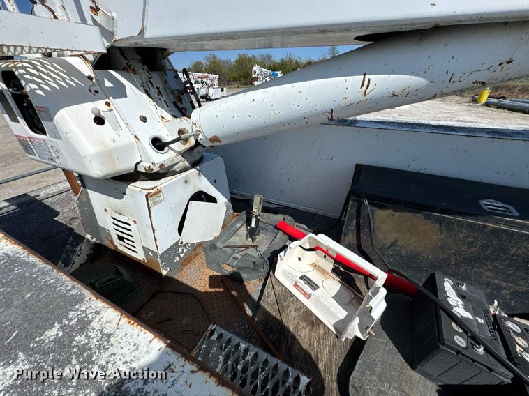 image for item DO0771 2008 International 4300 bucket truck