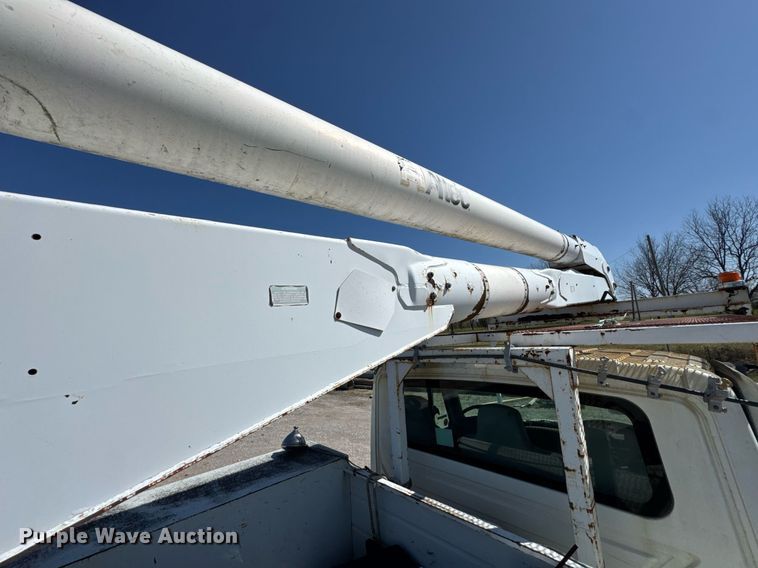 image for item DO0771 2008 International 4300 bucket truck