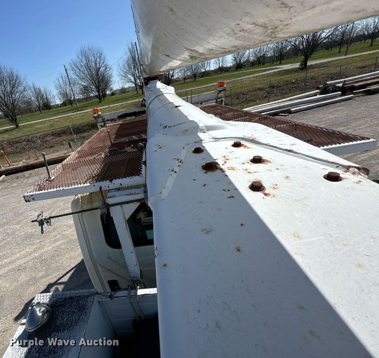 image for item DO0771 2008 International 4300 bucket truck