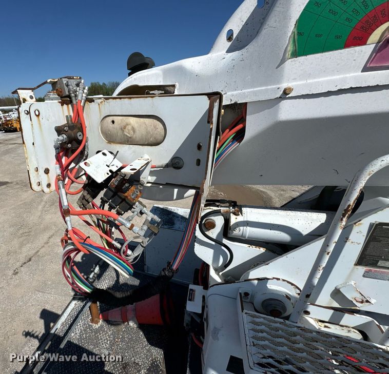 image for item DO0771 2008 International 4300 bucket truck