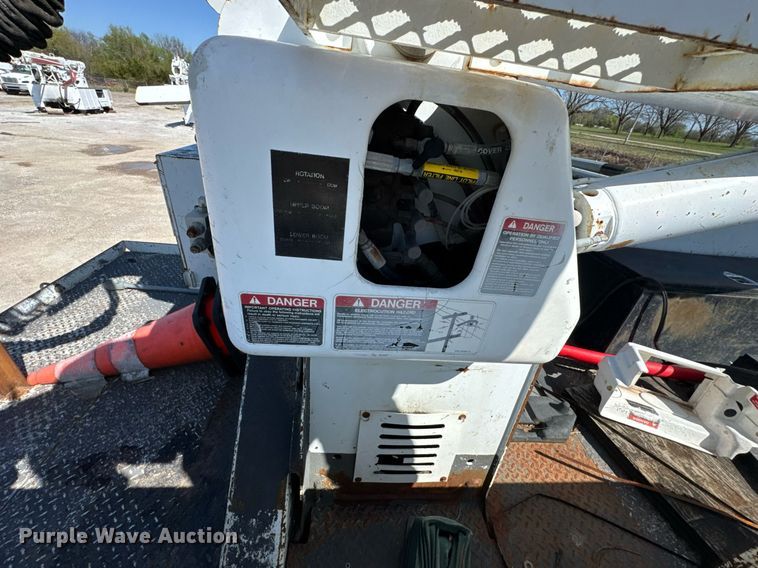 image for item DO0771 2008 International 4300 bucket truck