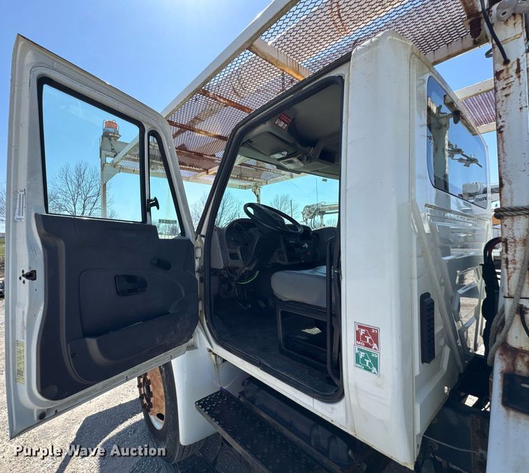 image for item DO0771 2008 International 4300 bucket truck