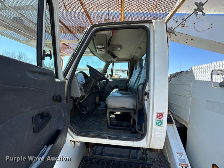 image for item DO0771 2008 International 4300 bucket truck