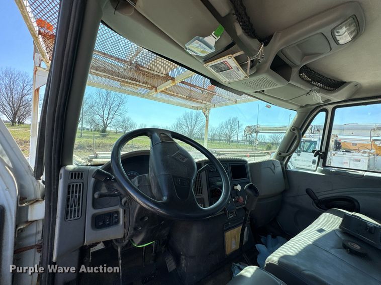 image for item DO0771 2008 International 4300 bucket truck