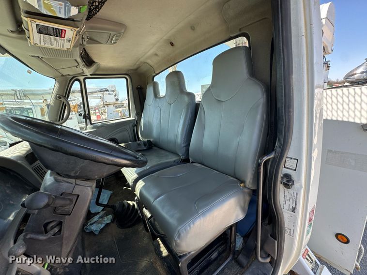 image for item DO0771 2008 International 4300 bucket truck