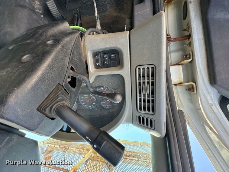 image for item DO0771 2008 International 4300 bucket truck