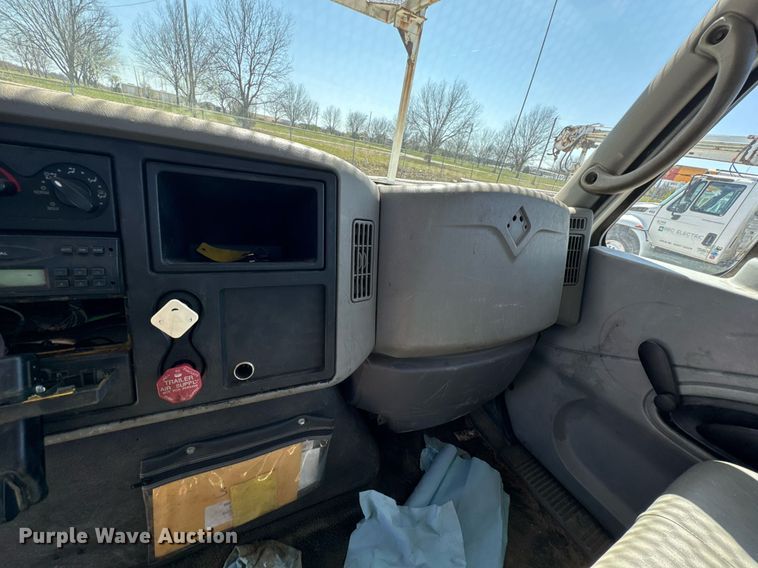 image for item DO0771 2008 International 4300 bucket truck