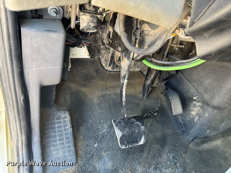 image for item DO0771 2008 International 4300 bucket truck