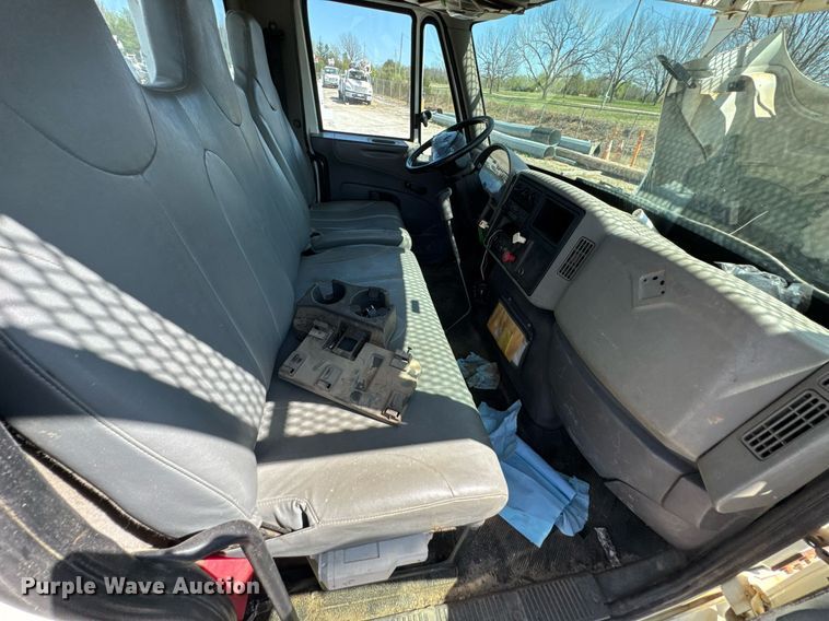 image for item DO0771 2008 International 4300 bucket truck