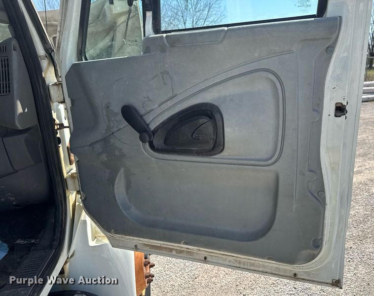 image for item DO0771 2008 International 4300 bucket truck