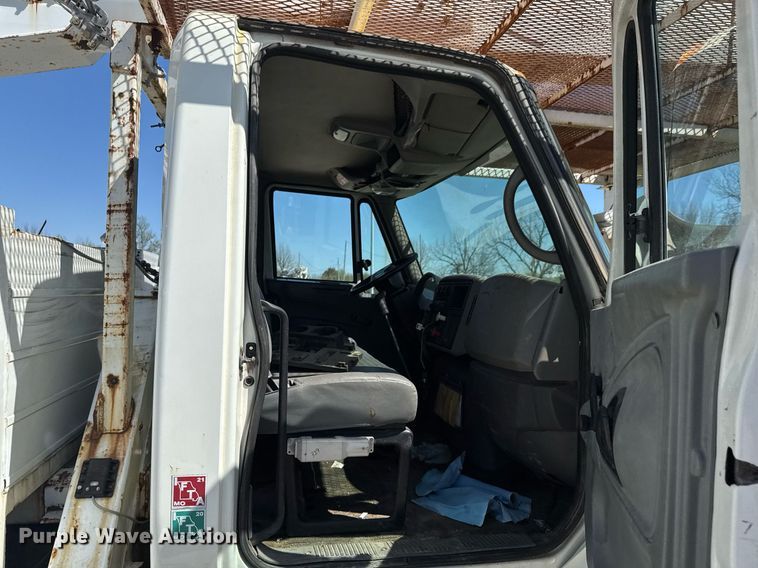 image for item DO0771 2008 International 4300 bucket truck