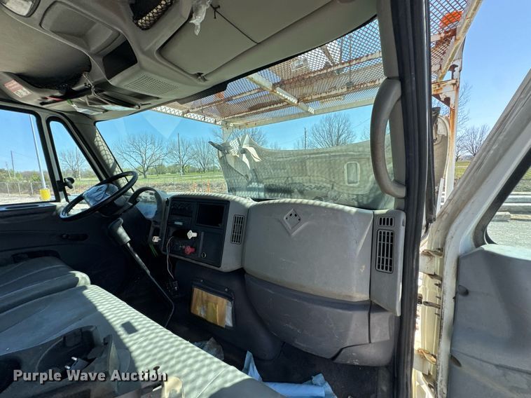 image for item DO0771 2008 International 4300 bucket truck