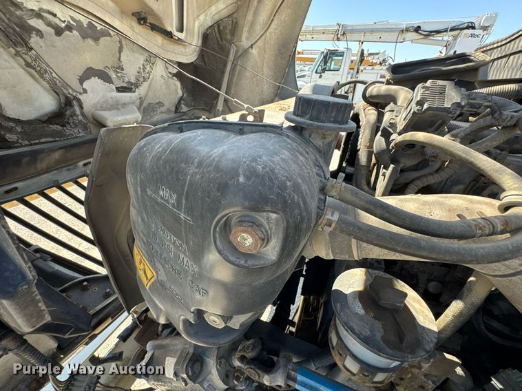 image for item DO0771 2008 International 4300 bucket truck