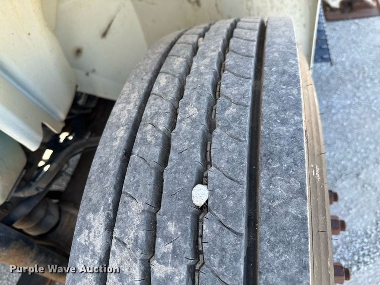 image for item DO0771 2008 International 4300 bucket truck