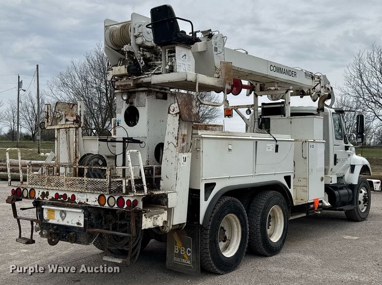 image for item DO0772 2004 International 7400 digger derrick truck