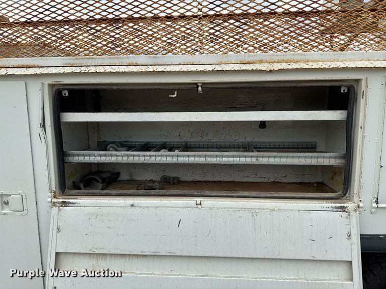 image for item DO0772 2004 International 7400 digger derrick truck