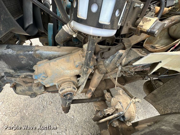 image for item DO0772 2004 International 7400 digger derrick truck