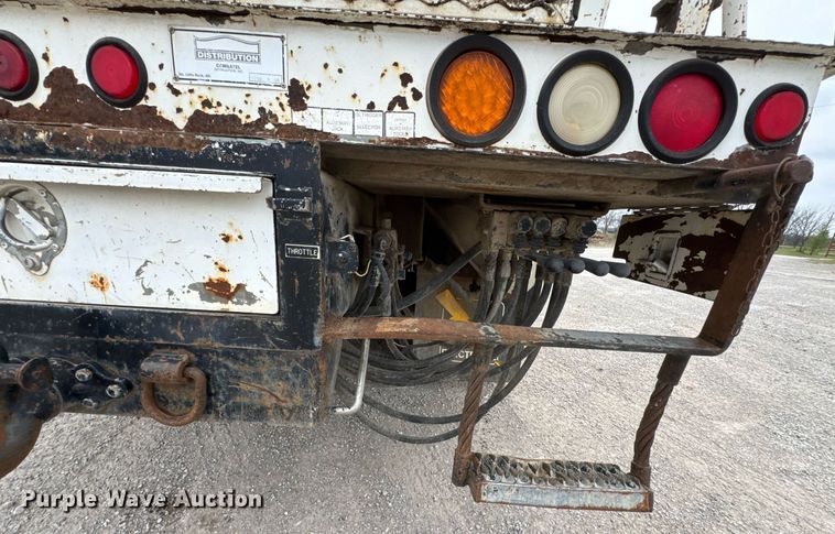 image for item DO0772 2004 International 7400 digger derrick truck