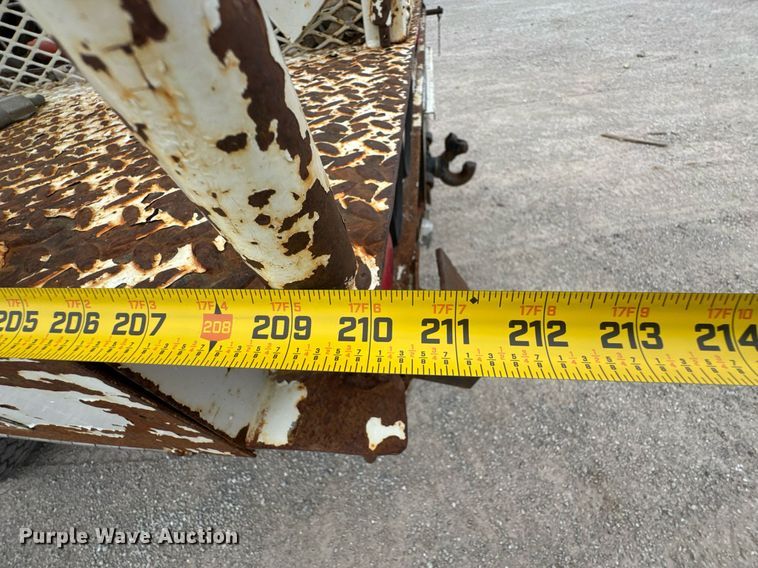 image for item DO0772 2004 International 7400 digger derrick truck