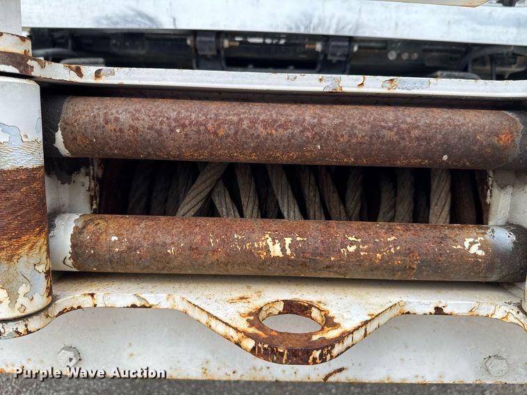 image for item DO0772 2004 International 7400 digger derrick truck