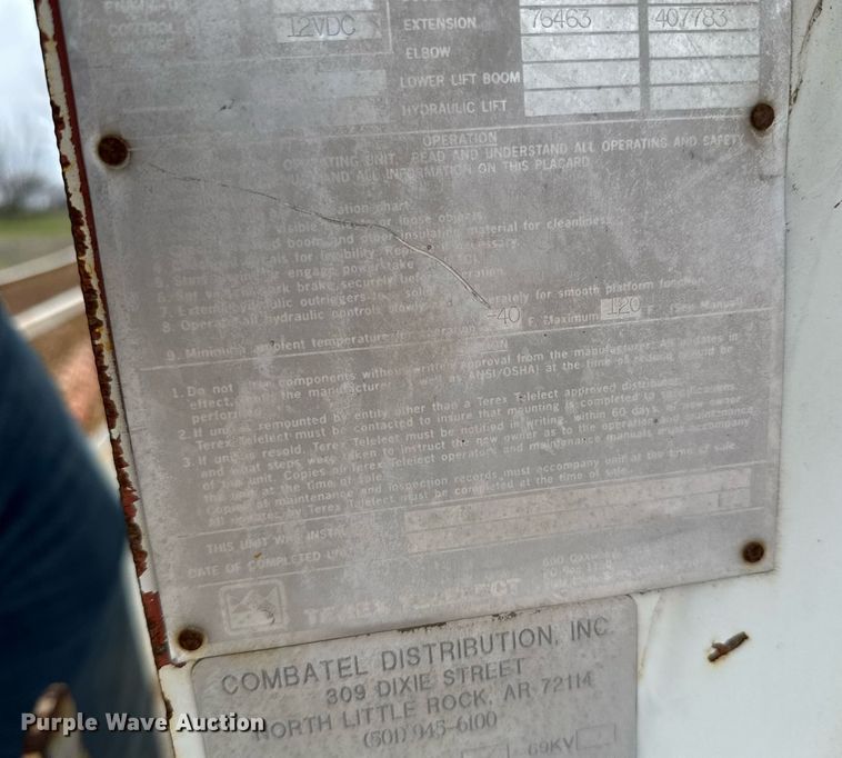 image for item DO0772 2004 International 7400 digger derrick truck