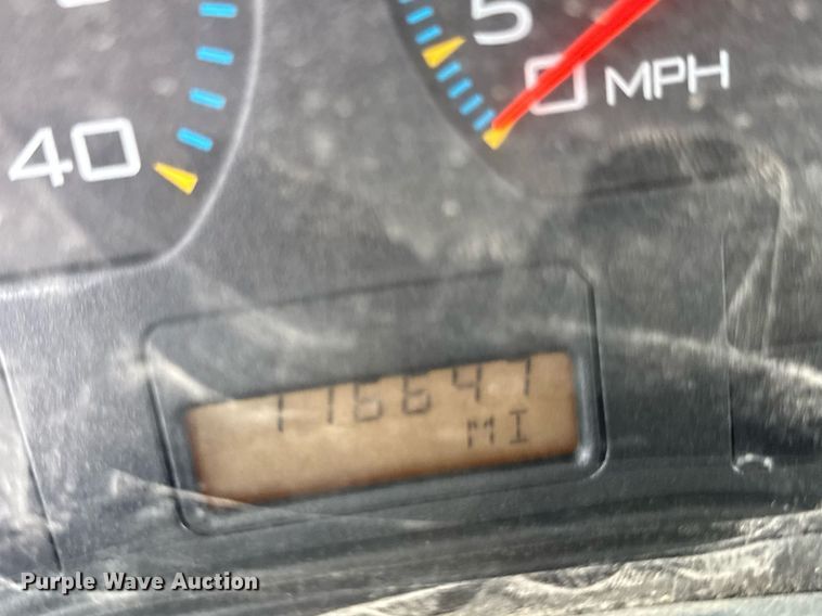 image for item DO0772 2004 International 7400 digger derrick truck