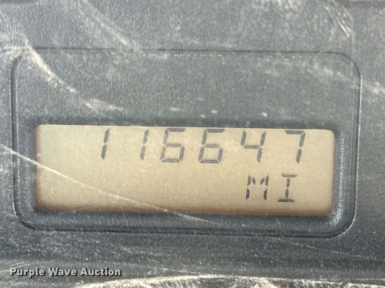 image for item DO0772 2004 International 7400 digger derrick truck