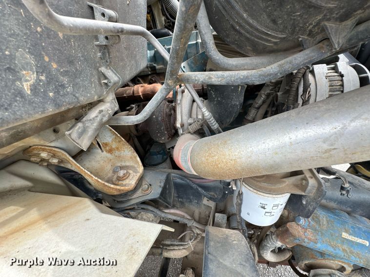 image for item DO0772 2004 International 7400 digger derrick truck