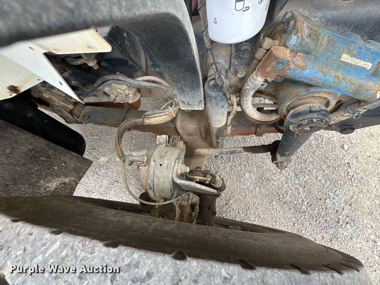 image for item DO0772 2004 International 7400 digger derrick truck