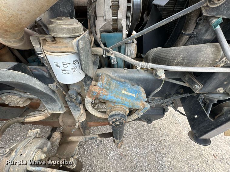 image for item DO0772 2004 International 7400 digger derrick truck