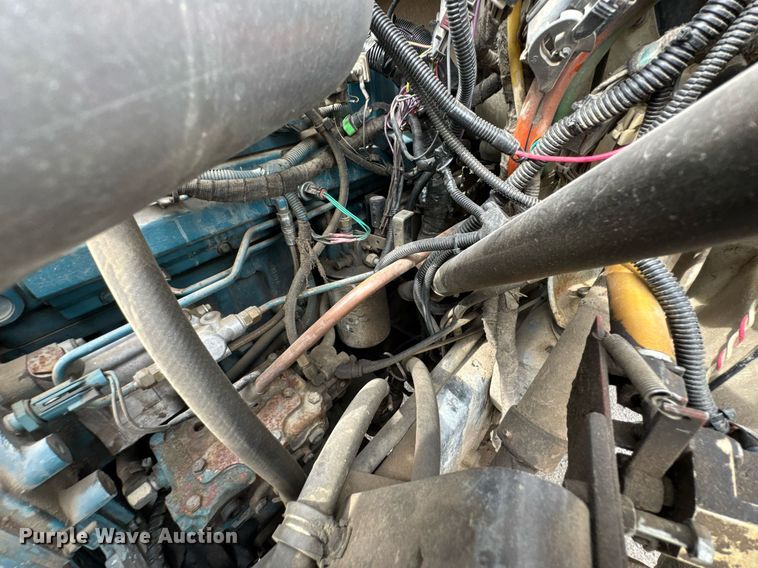 image for item DO0772 2004 International 7400 digger derrick truck