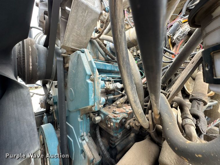 image for item DO0772 2004 International 7400 digger derrick truck