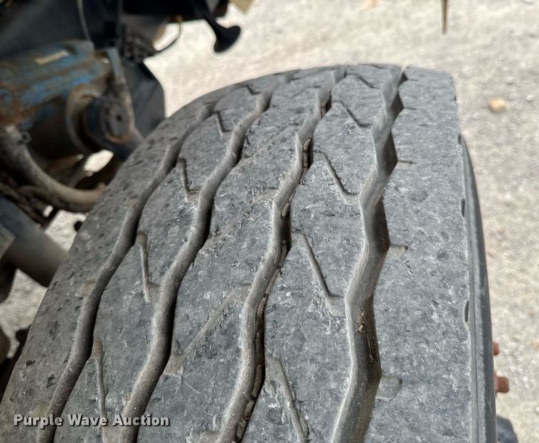 image for item DO0772 2004 International 7400 digger derrick truck