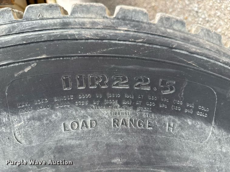 image for item DO0772 2004 International 7400 digger derrick truck