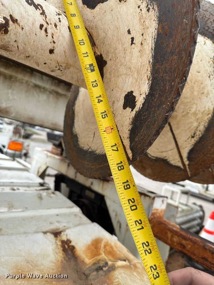 image for item DO0773 2006 International 4300 digger derrick truck