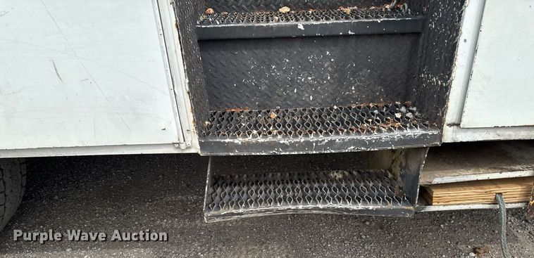 image for item DO0773 2006 International 4300 digger derrick truck